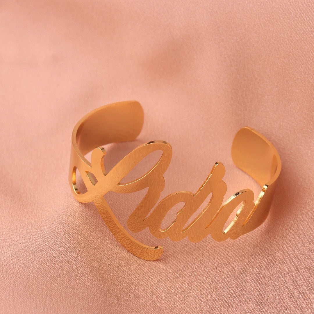 Bracelet Jonc Personnalisé avec Prénom – Acier Inoxydable Or ou Argent – Bijou Femme Cadeau Saint-Valentin