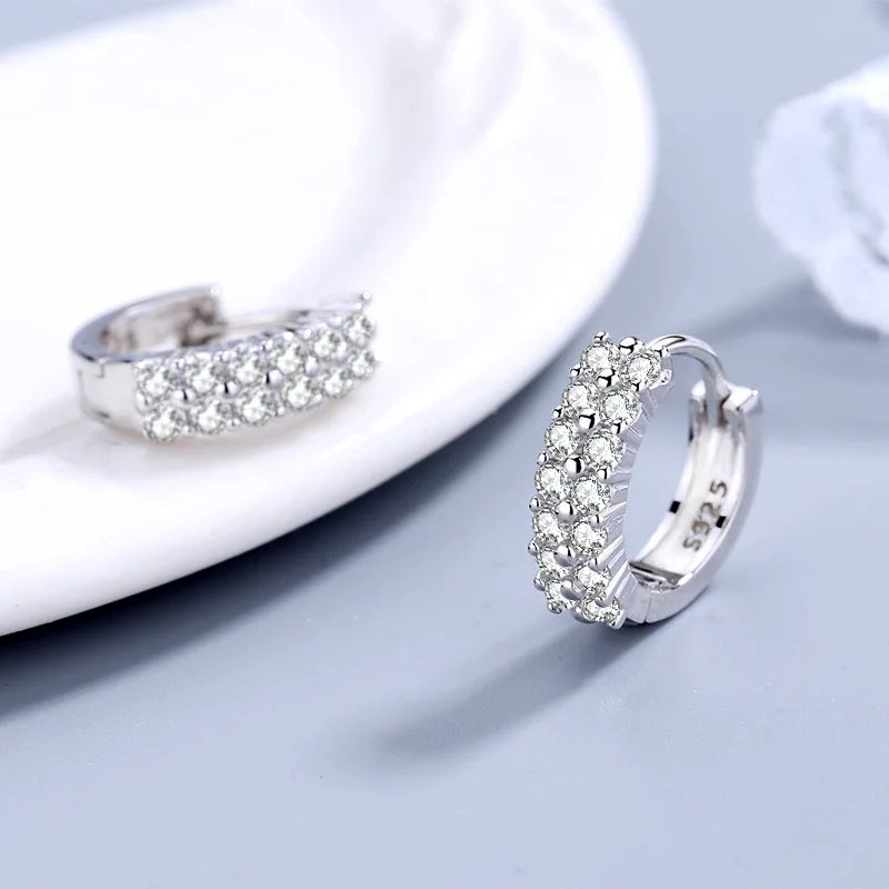 Boucles d’oreilles Clous Rondes en Argent 925 avec Deux Rangées de Zircons – Bijoux de Mode Haut de Gamme