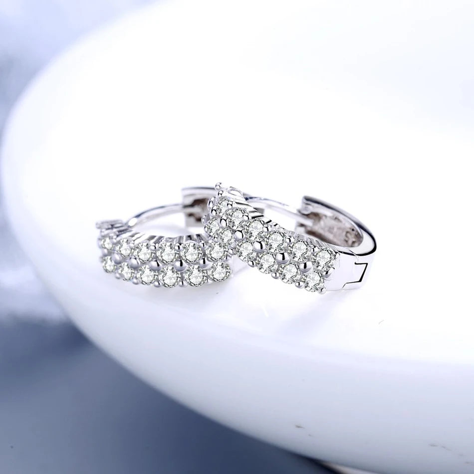 Boucles d’oreilles Clous Rondes en Argent 925 avec Deux Rangées de Zircons – Bijoux de Mode Haut de Gamme