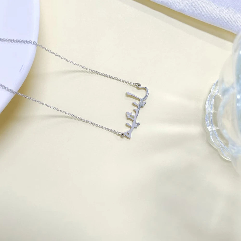 Collier Prénom Personnalisé en Arabe – Pendentif en Acier Inoxydable – Bijou Femme Fille – Cadeau Islamique Eid