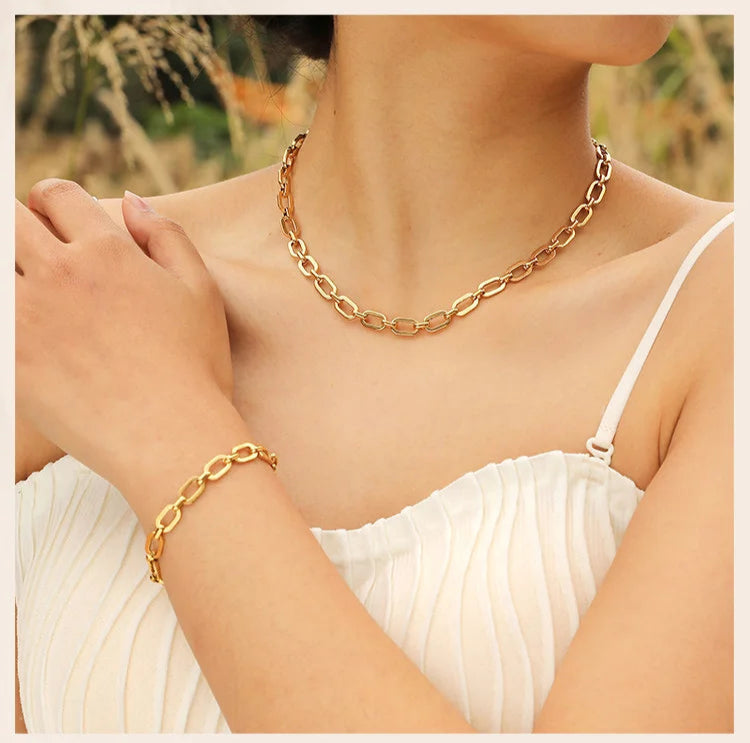 Collier Ras-du-Cou Femme à Maillons Épais – Chaine Ovale Plaquée Or en Acier Inoxydable – Bijou Minimaliste