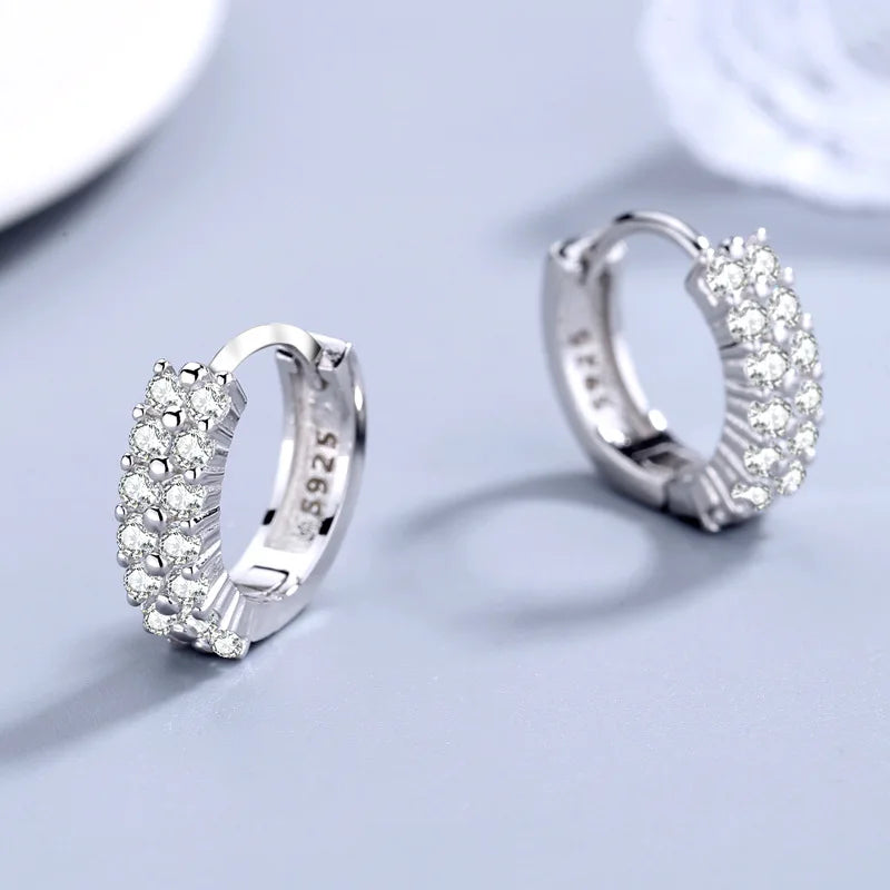 Boucles d’oreilles Clous Rondes en Argent 925 avec Deux Rangées de Zircons – Bijoux de Mode Haut de Gamme