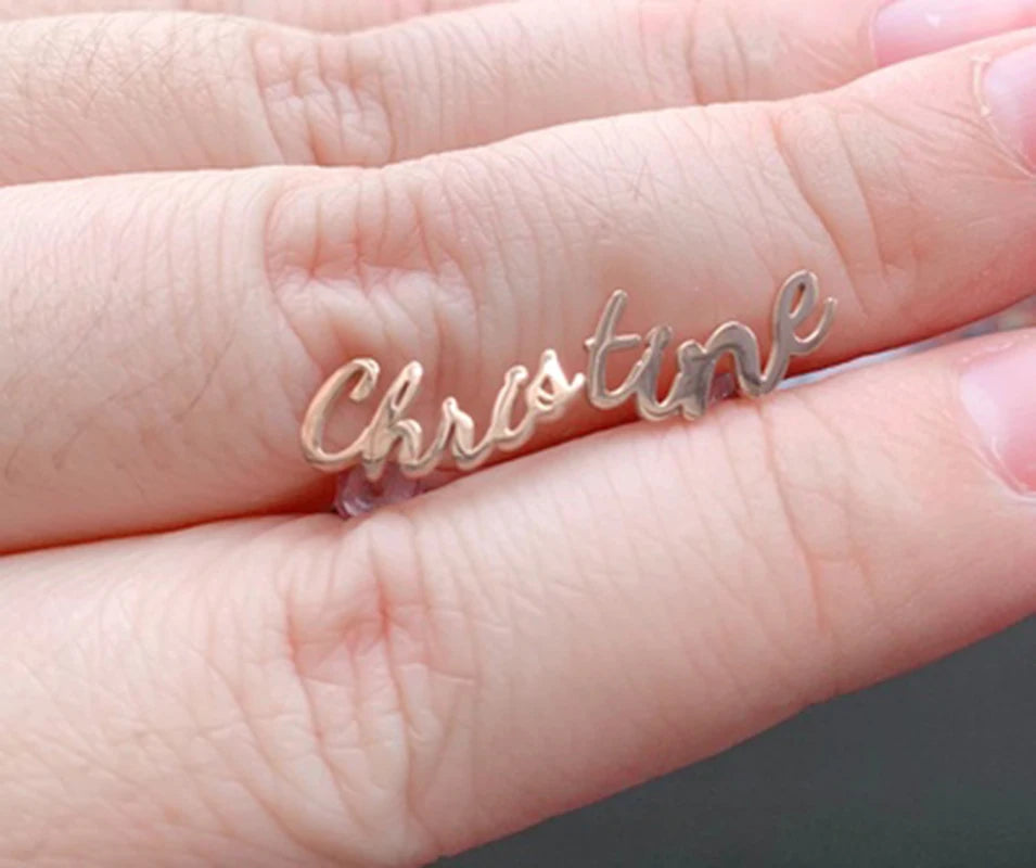 Boucles d’oreilles personnalisées avec prénom – Clous en acier inoxydable – Bijoux lettres pour femme, idée cadeau tendance