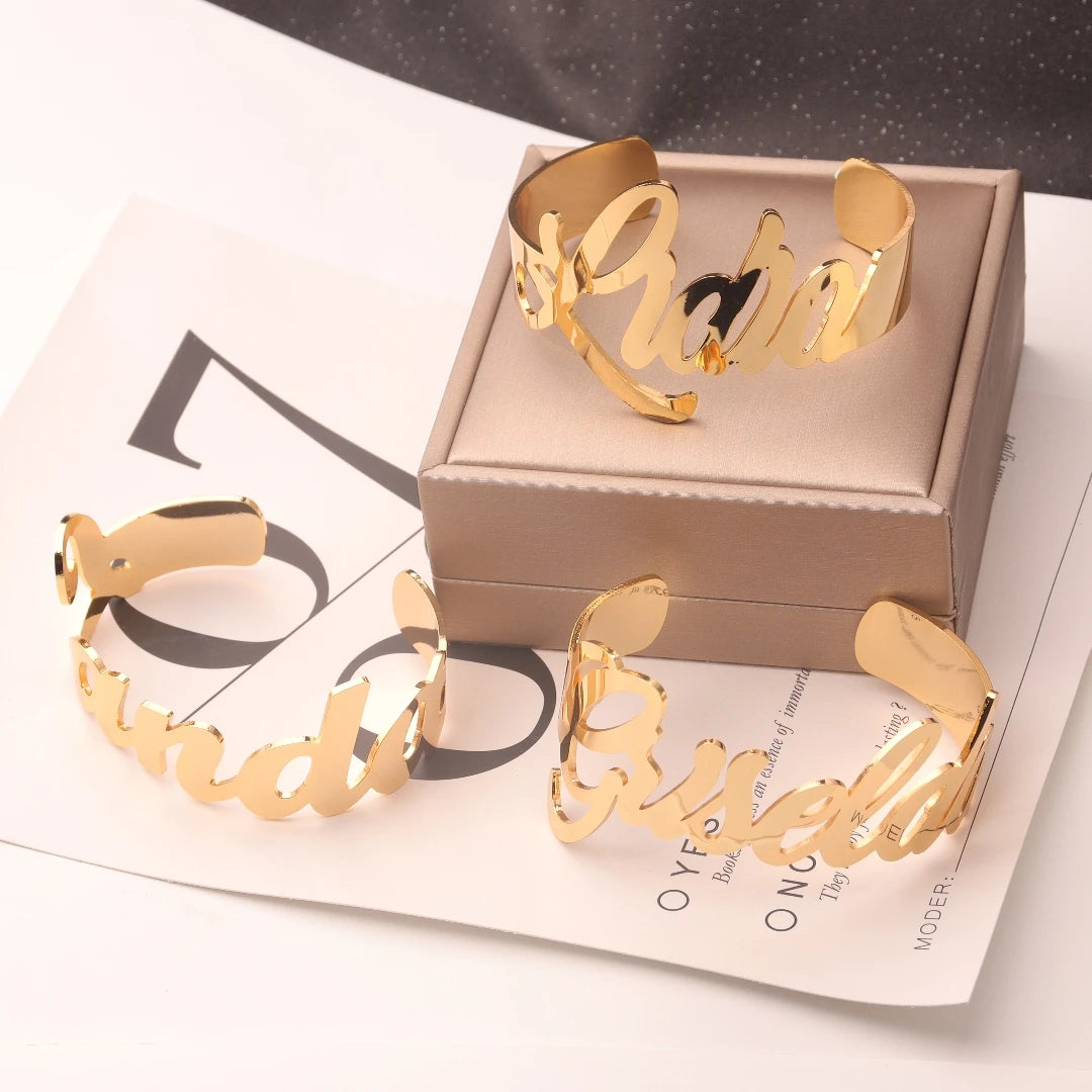 Bracelet Jonc Personnalisé avec Prénom – Acier Inoxydable Or ou Argent – Bijou Femme Cadeau Saint-Valentin