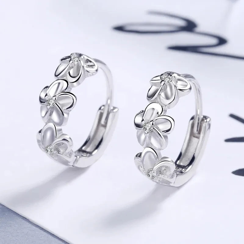 Boucles d’oreilles Clous Fleur en Zircon – Aiguille en Argent 925 pour Femme – Bijoux de Mariage Haute Qualité, Élégants et Mignons