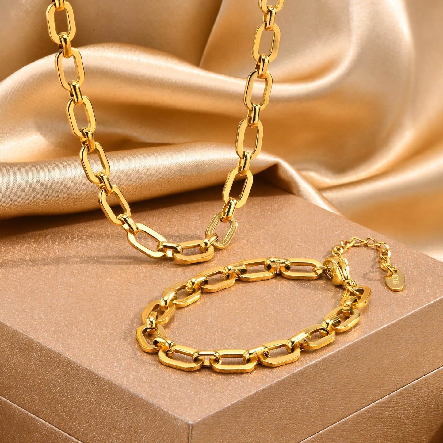 Collier Ras-du-Cou Femme à Maillons Épais – Chaine Ovale Plaquée Or en Acier Inoxydable – Bijou Minimaliste