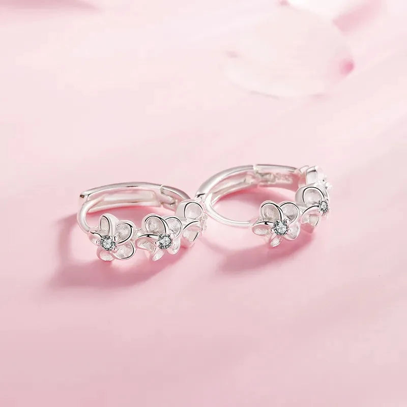 Boucles d’oreilles Clous Fleur en Zircon – Aiguille en Argent 925 pour Femme – Bijoux de Mariage Haute Qualité, Élégants et Mignons