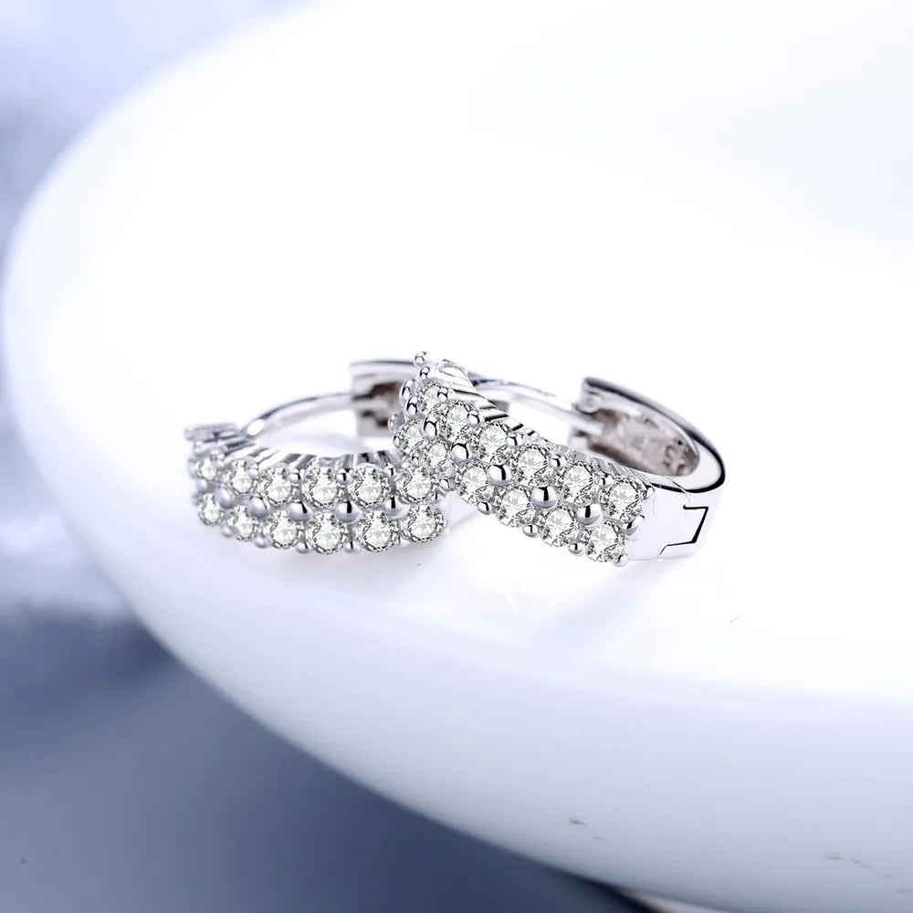Boucles d’oreilles Clous Rondes en Argent 925 avec Deux Rangées de Zircons – Bijoux de Mode Haut de Gamme