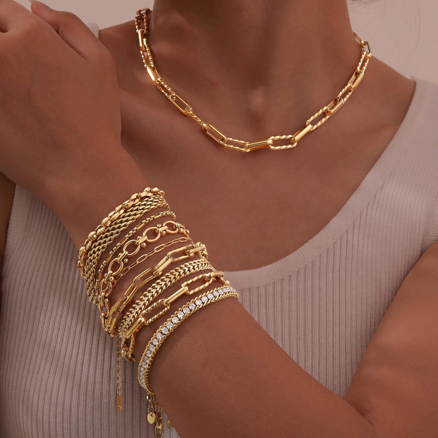 Bracelet Chaîne Femme en Acier Inoxydable – Maillons Torsadés Style Trombone Plaqué Or 18K – Bijou Ajustable, Empilable & Tendance