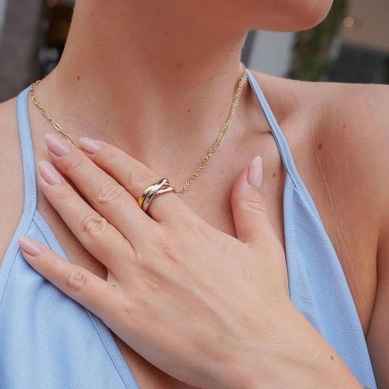 Bague Triple Anneaux Entrelacés pour Femme – Acier Inoxydable Multicolore – Alliance Élégante Trois-en-Un