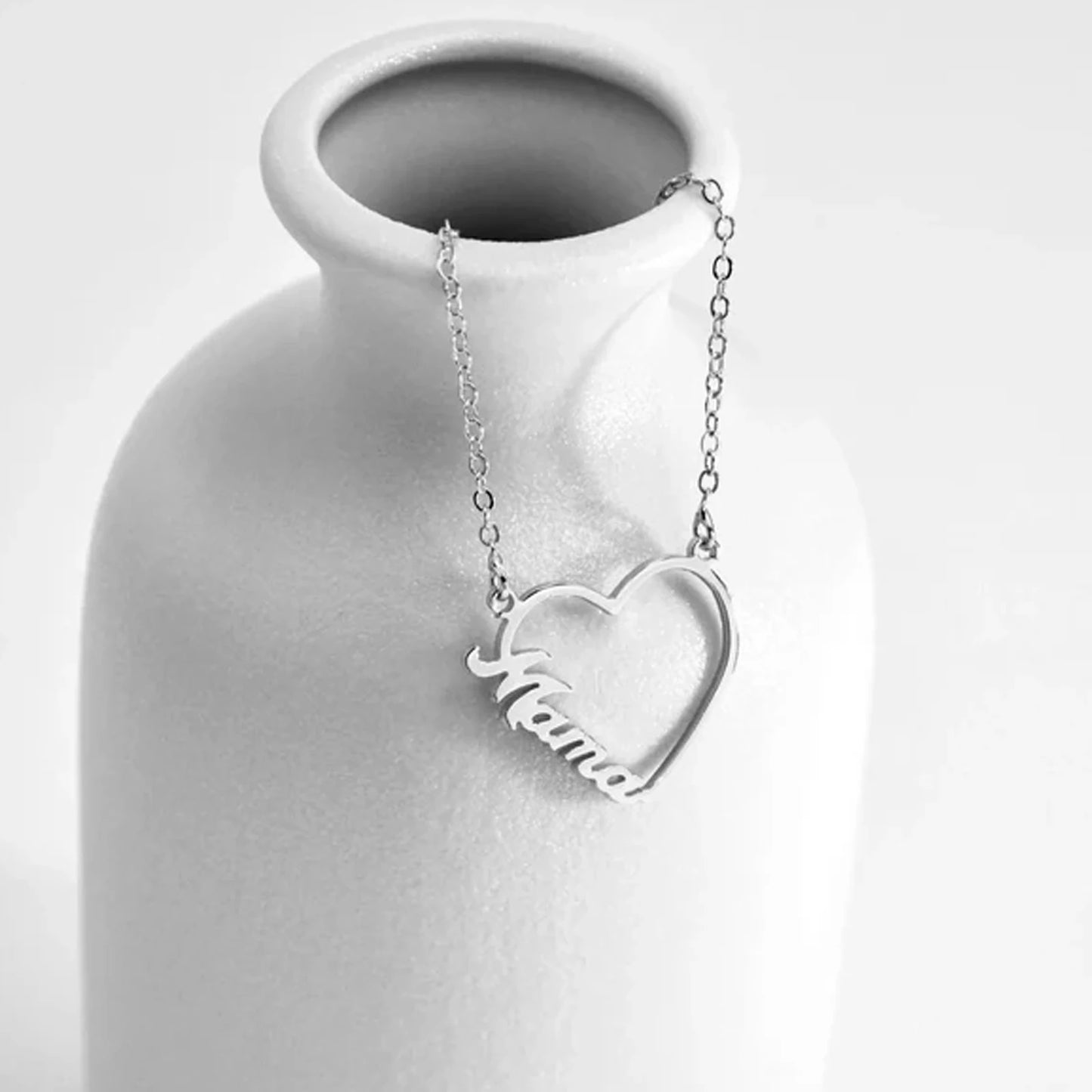 Collier Personnalisé avec Cœurs – Pendentif Triple Cœurs Gravés – Bijou en Acier Inoxydable pour Famille, Couple ou Maman