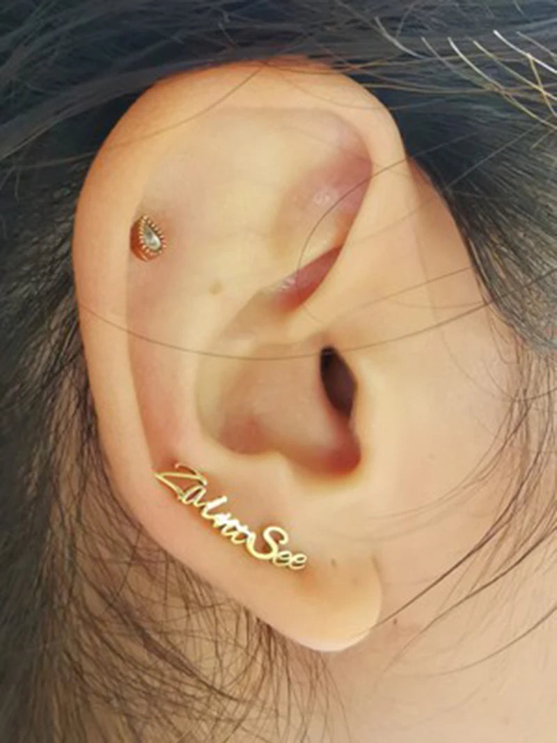 Boucles d’oreilles personnalisées avec prénom – Clous en acier inoxydable – Bijoux lettres pour femme, idée cadeau tendance