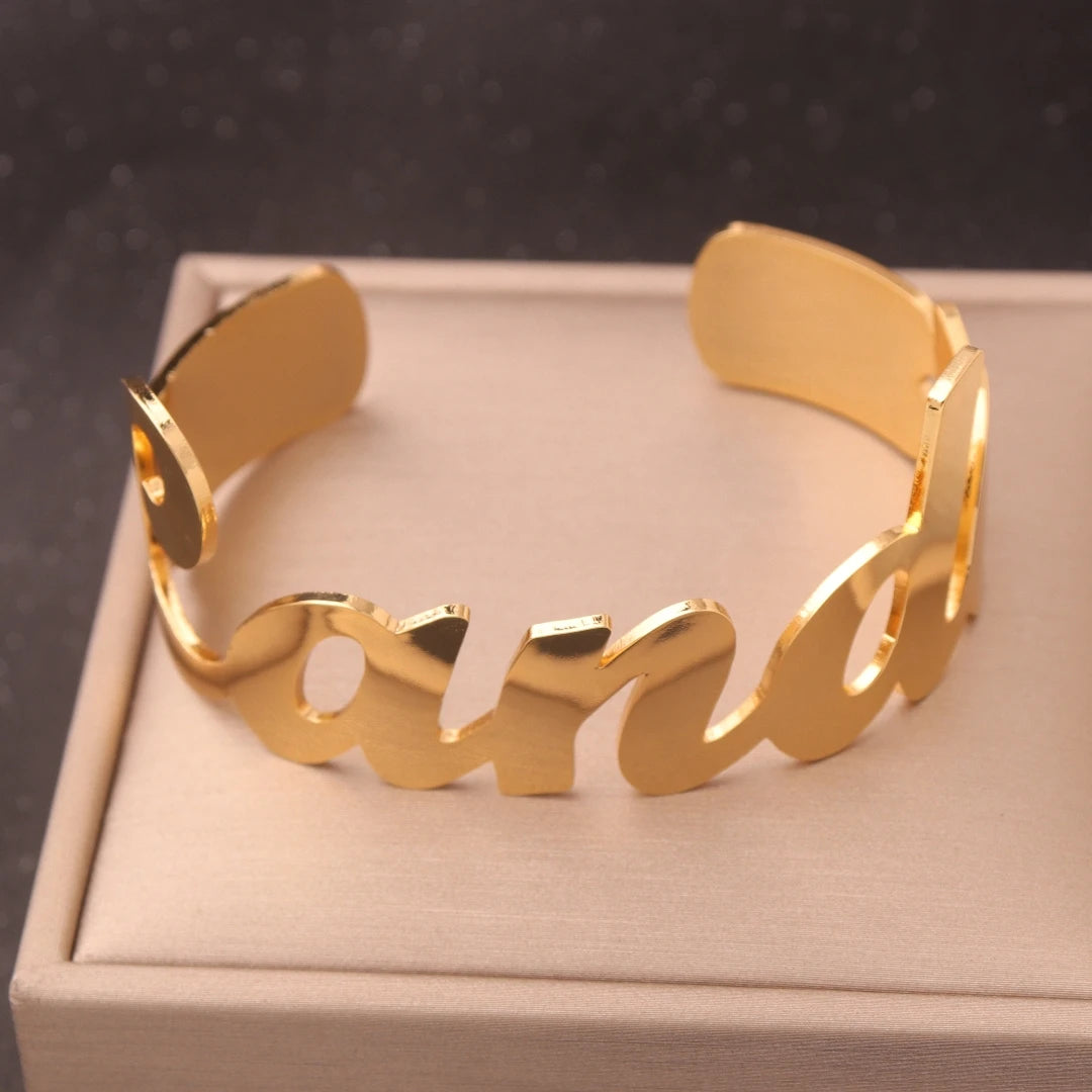 Bracelet Jonc Personnalisé avec Prénom – Acier Inoxydable Or ou Argent – Bijou Femme Cadeau Saint-Valentin
