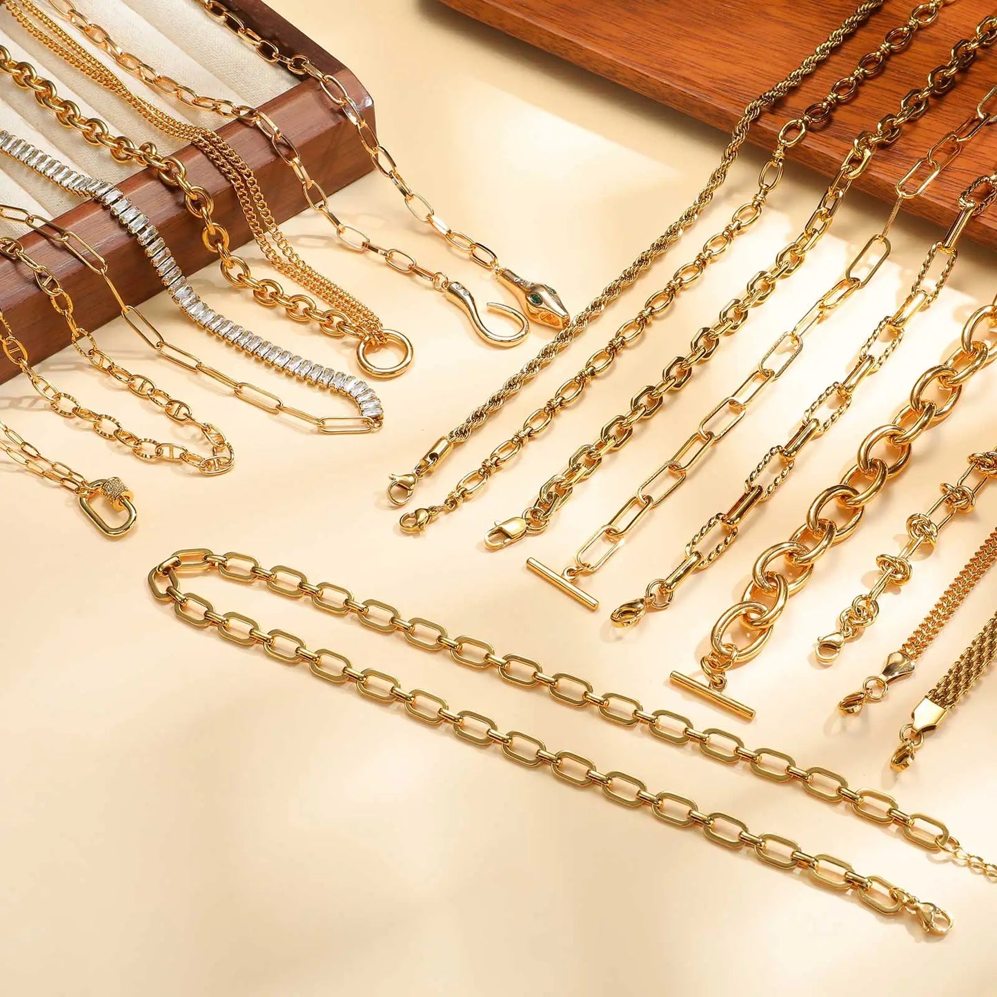 Collier Ras-du-Cou Femme à Maillons Épais – Chaine Ovale Plaquée Or en Acier Inoxydable – Bijou Minimaliste