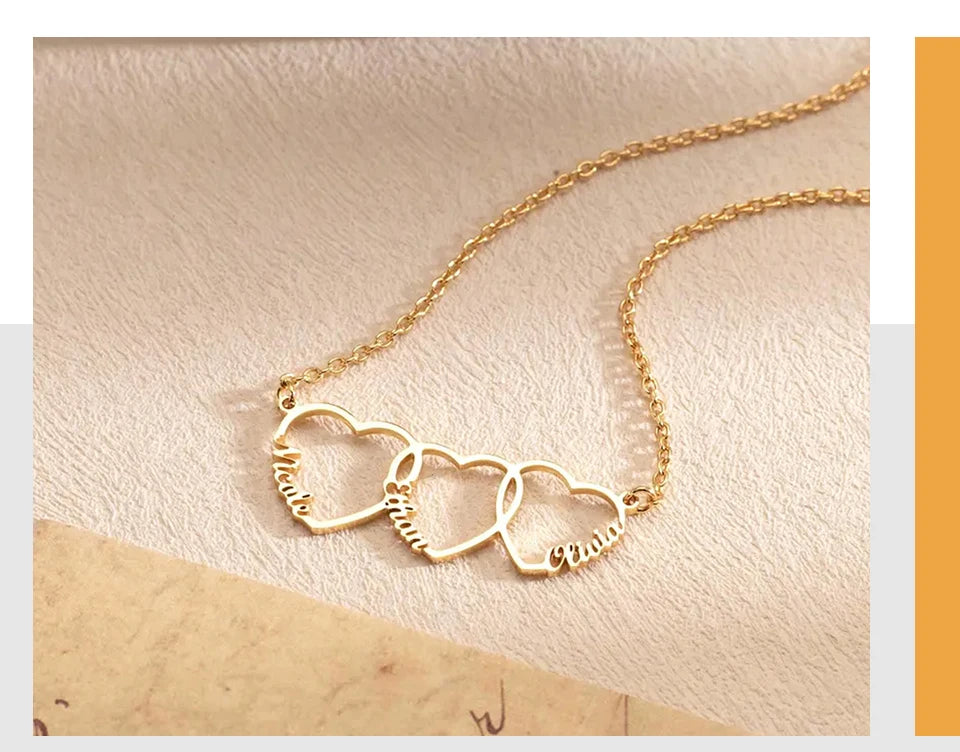 Collier Personnalisé avec Cœurs – Pendentif Triple Cœurs Gravés – Bijou en Acier Inoxydable pour Famille, Couple ou Maman