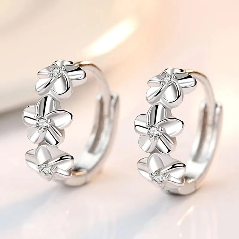 Boucles d’oreilles Clous Fleur en Zircon – Aiguille en Argent 925 pour Femme – Bijoux de Mariage Haute Qualité, Élégants et Mignons