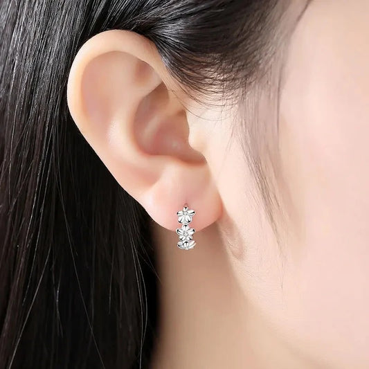 Boucles d’oreilles Clous Fleur en Zircon – Aiguille en Argent 925 pour Femme – Bijoux de Mariage Haute Qualité, Élégants et Mignons