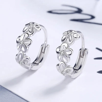 Boucles d’oreilles Clous Fleur en Zircon – Aiguille en Argent 925 pour Femme – Bijoux de Mariage Haute Qualité, Élégants et Mignons