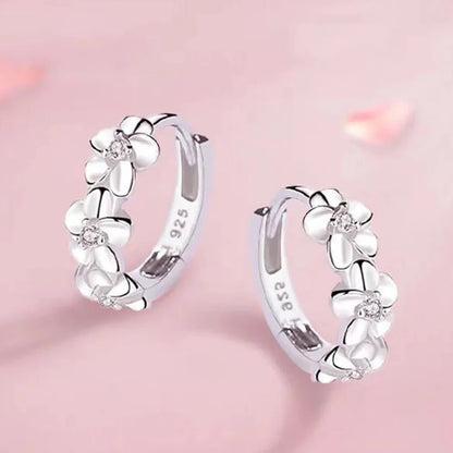 Boucles d’oreilles Clous Fleur en Zircon – Aiguille en Argent 925 pour Femme – Bijoux de Mariage Haute Qualité, Élégants et Mignons